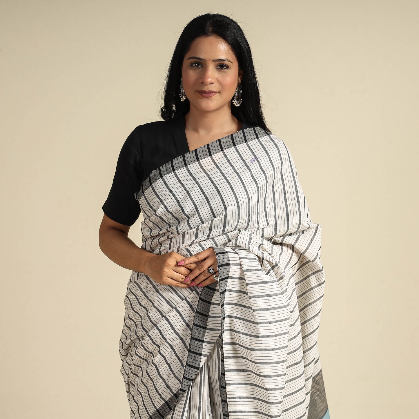 White - Bengal Kantha Hand Embroidery Handloom Cotton Saree with Tassels 15