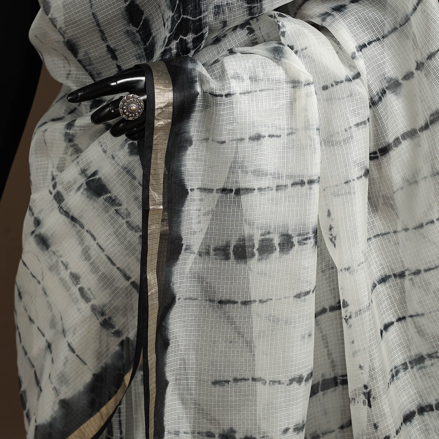 White - kota doria silk tie-dye shibori saree 06