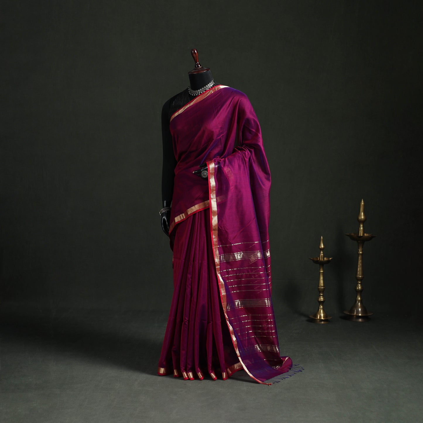 Handloom Zari Border Maheshwari Silk Saree 01