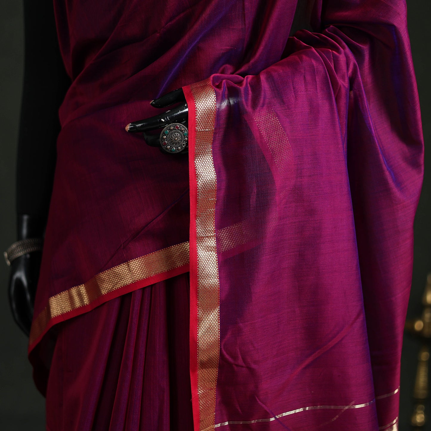 Handloom Zari Border Maheshwari Silk Saree 01