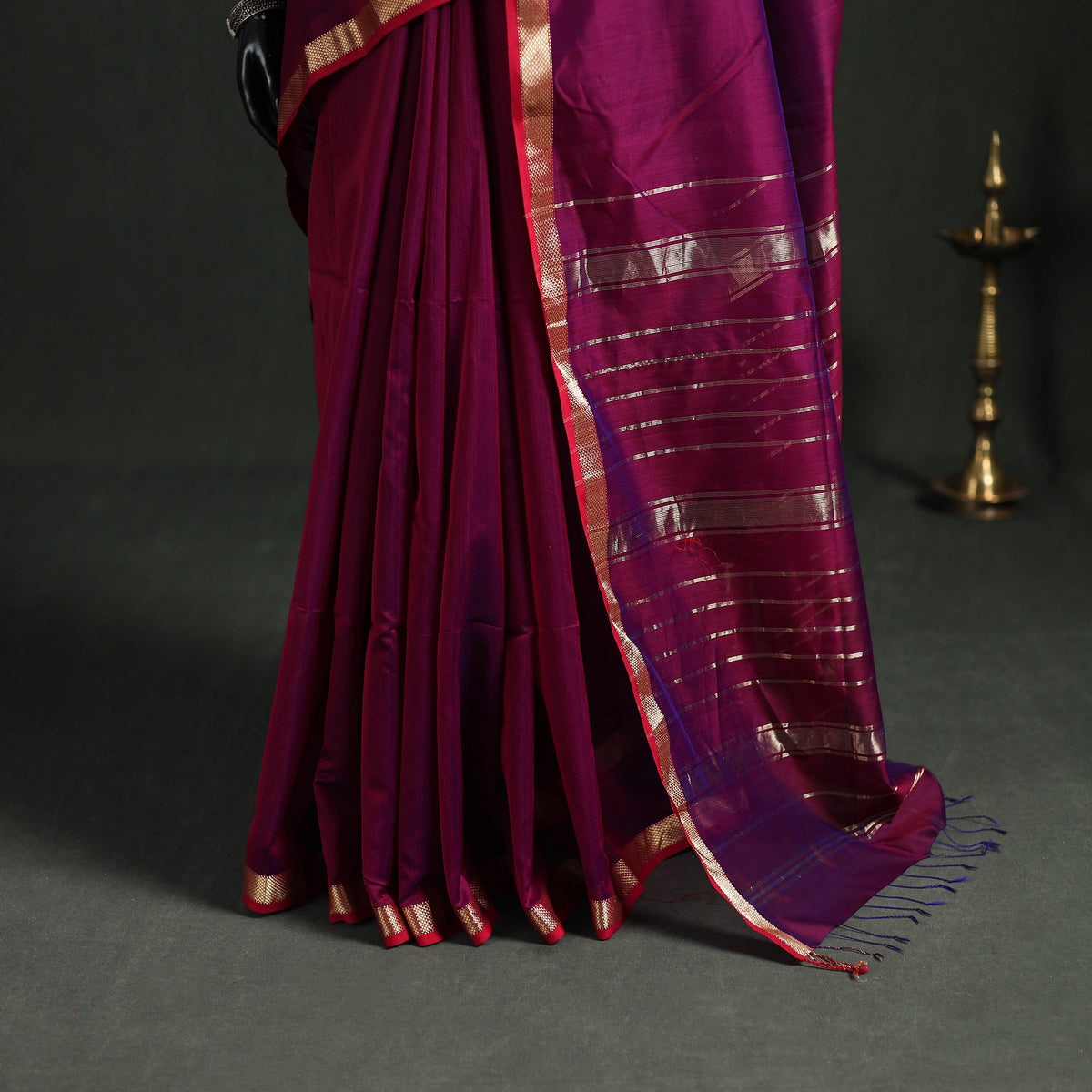 Handloom Zari Border Maheshwari Silk Saree 01