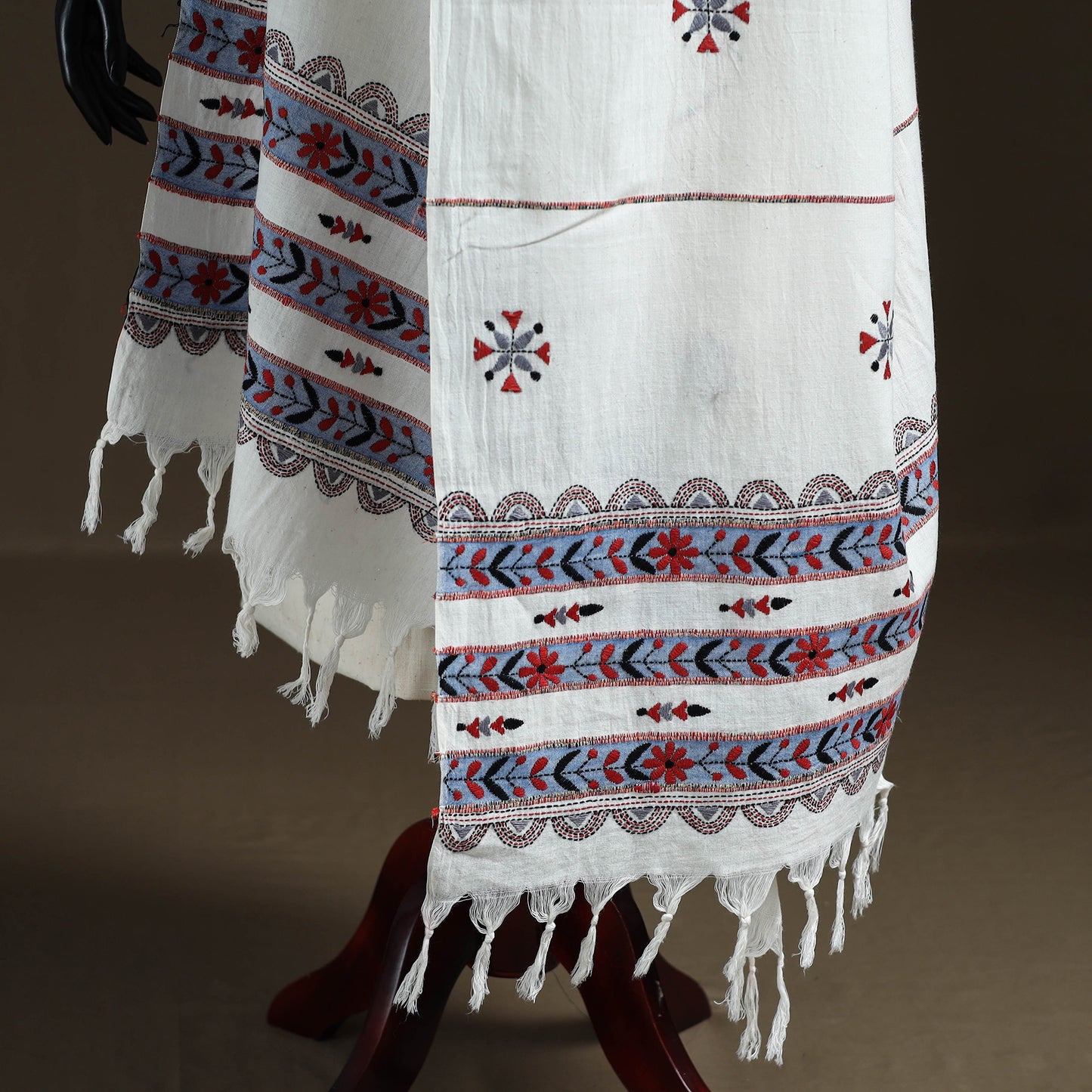 White - Kantha Hand Embroidered Khes Handwoven Cotton Dupatta 17