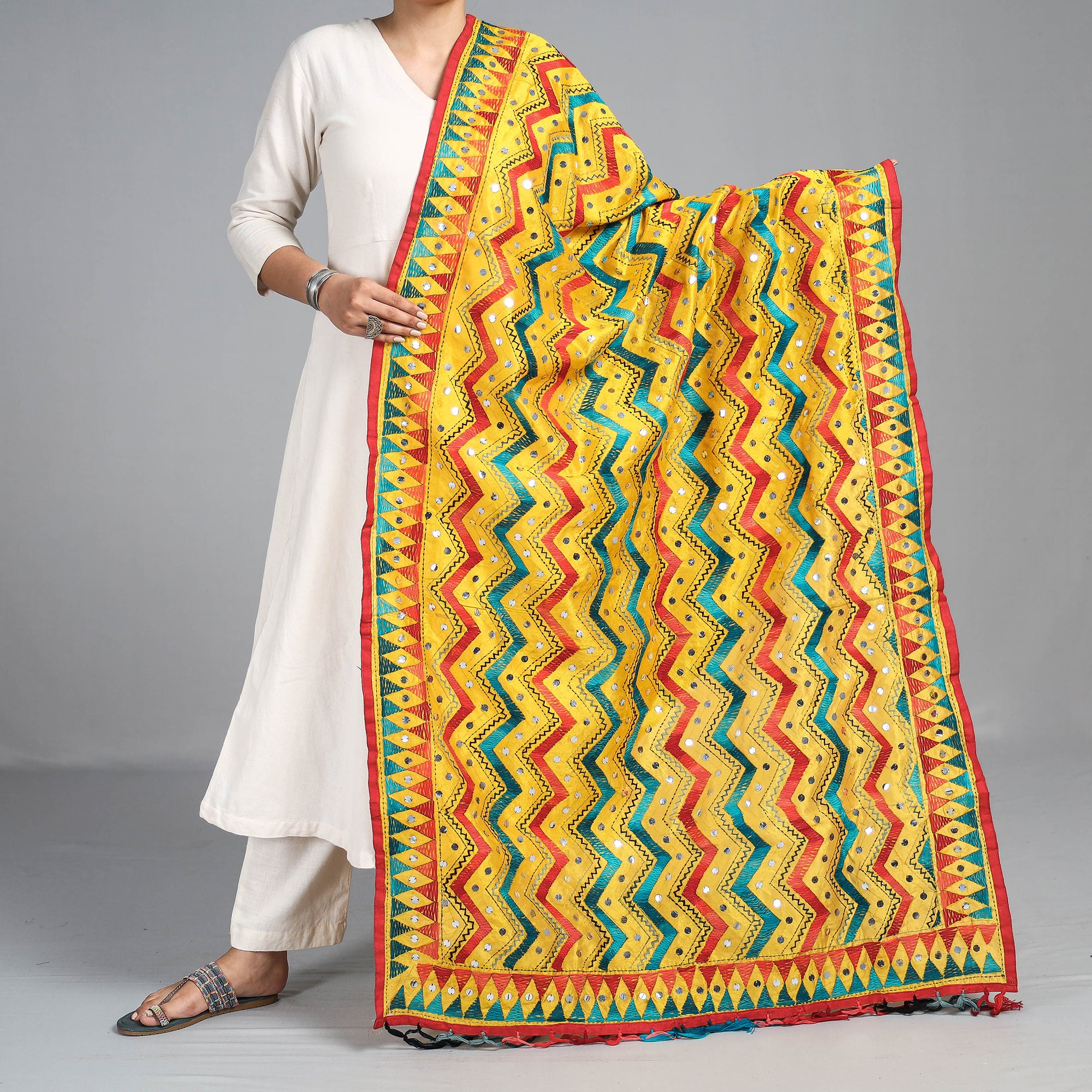 Phulkari Saree – AMOUNEE - Handloom & Handicraft