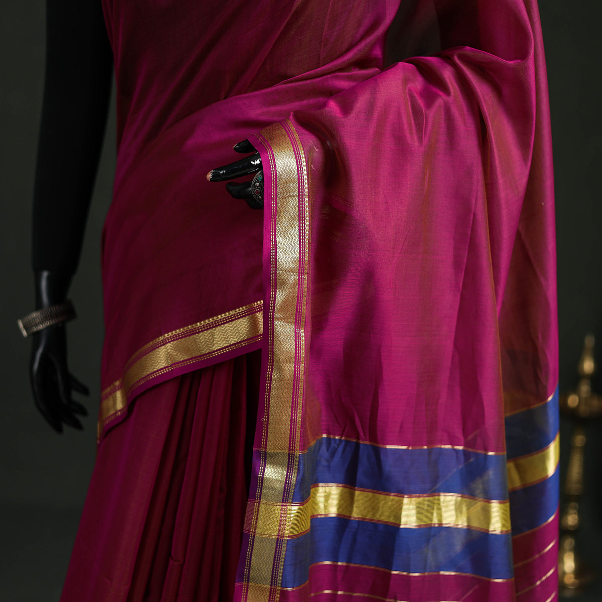 Handloom Zari Border Maheshwari Silk Saree 08