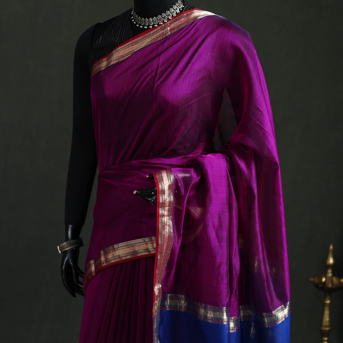 Handloom Zari Border Maheshwari Silk Saree 10