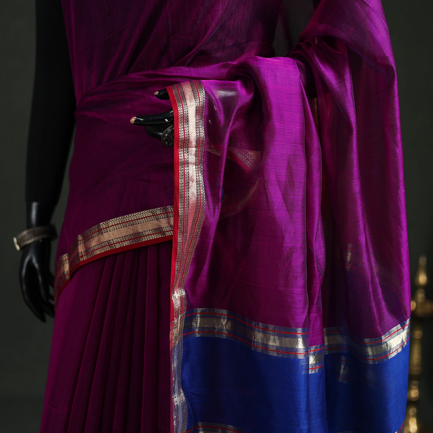 Handloom Zari Border Maheshwari Silk Saree 10