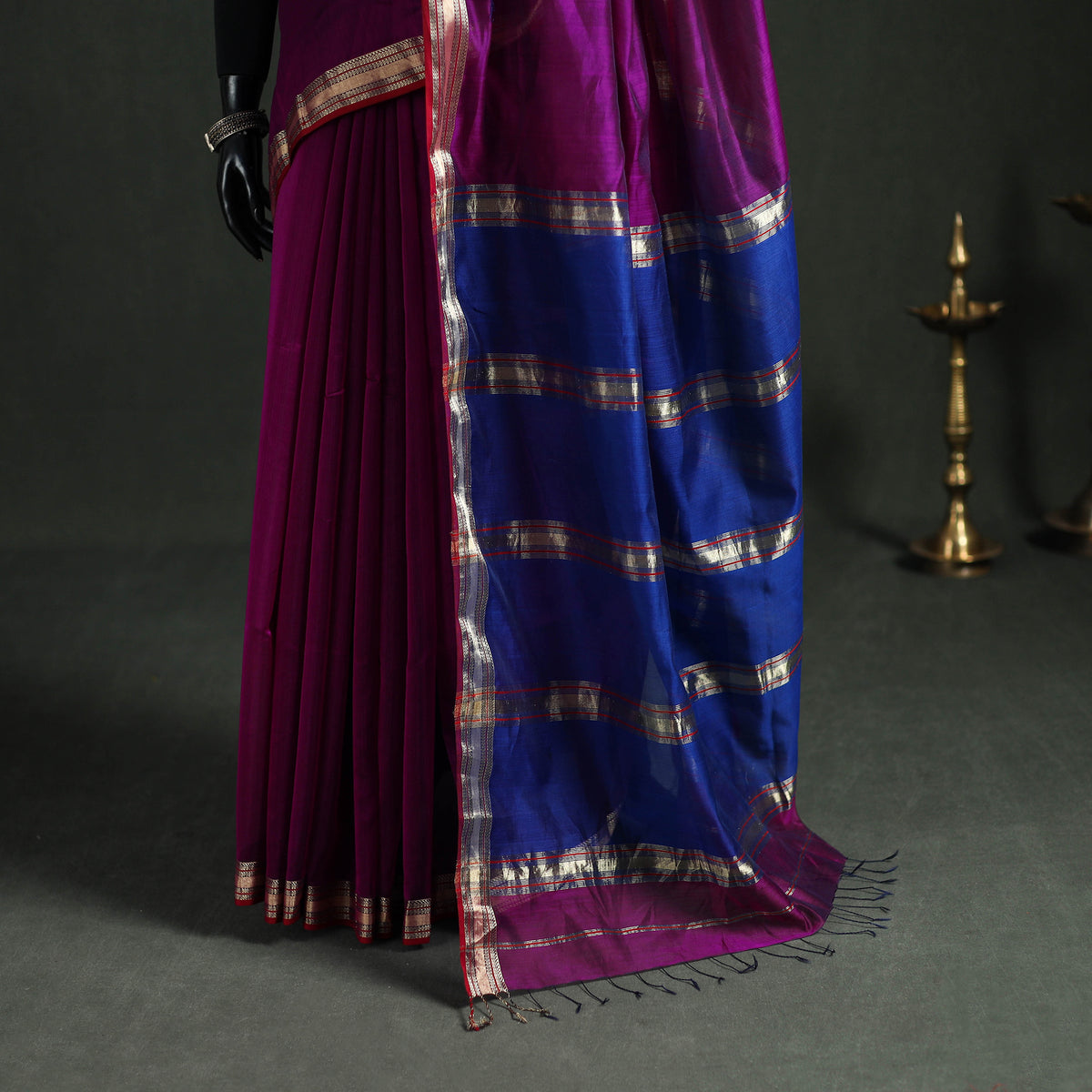 Handloom Zari Border Maheshwari Silk Saree 10