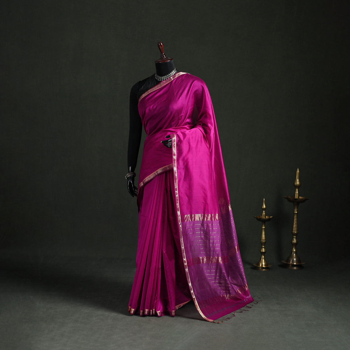 Handloom Zari Border Maheshwari Silk Saree 11