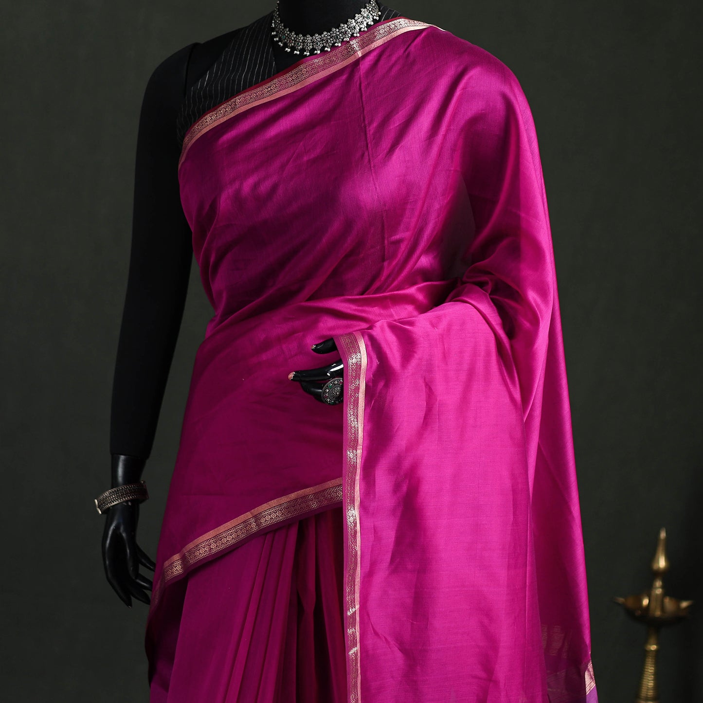 Handloom Zari Border Maheshwari Silk Saree 11