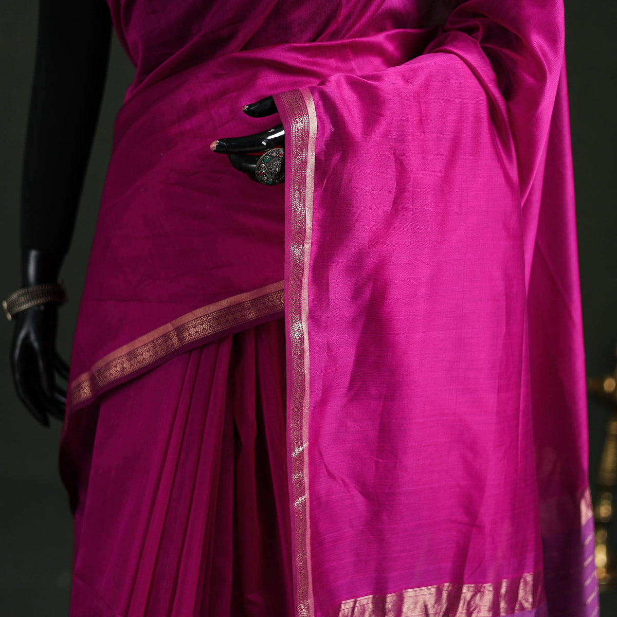 Handloom Zari Border Maheshwari Silk Saree 11