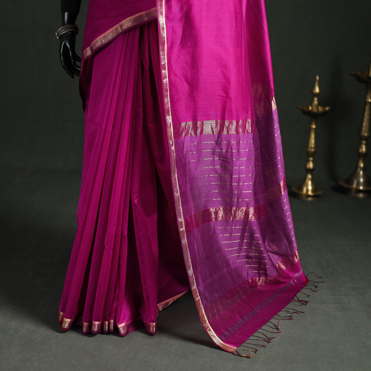 Handloom Zari Border Maheshwari Silk Saree 11