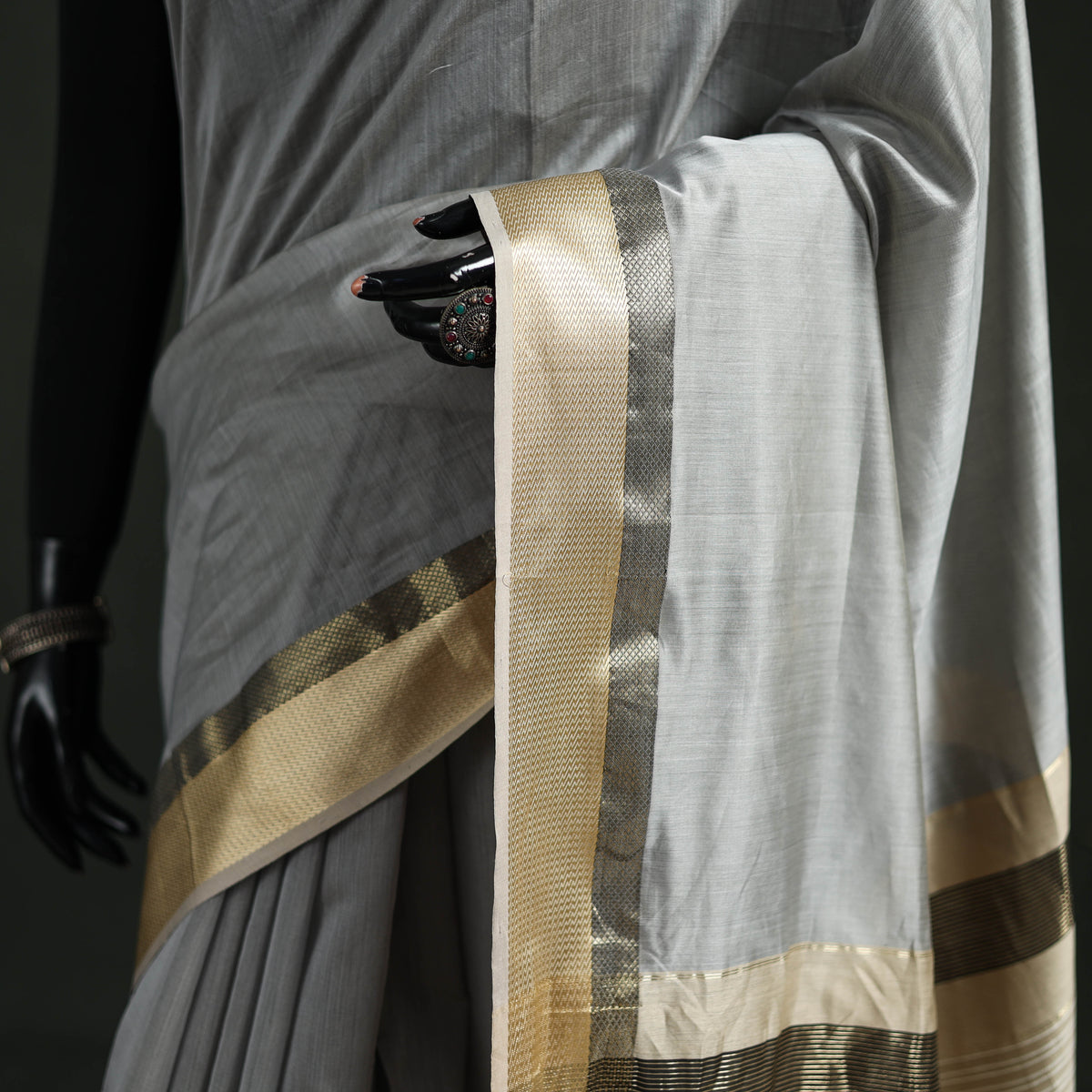 Handloom Zari Border Maheshwari Silk Saree 13