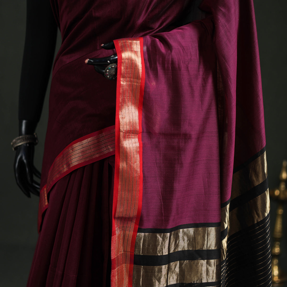 Handloom Zari Border Maheshwari Silk Saree 14