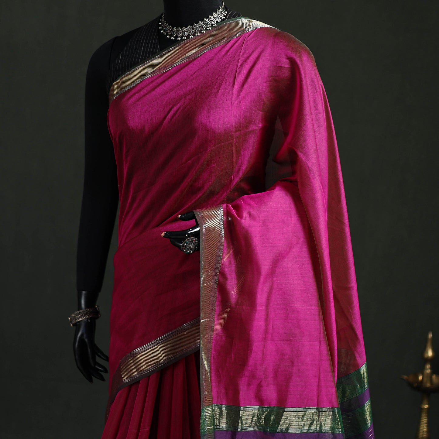 Handloom Zari Border Maheshwari Silk Saree 15