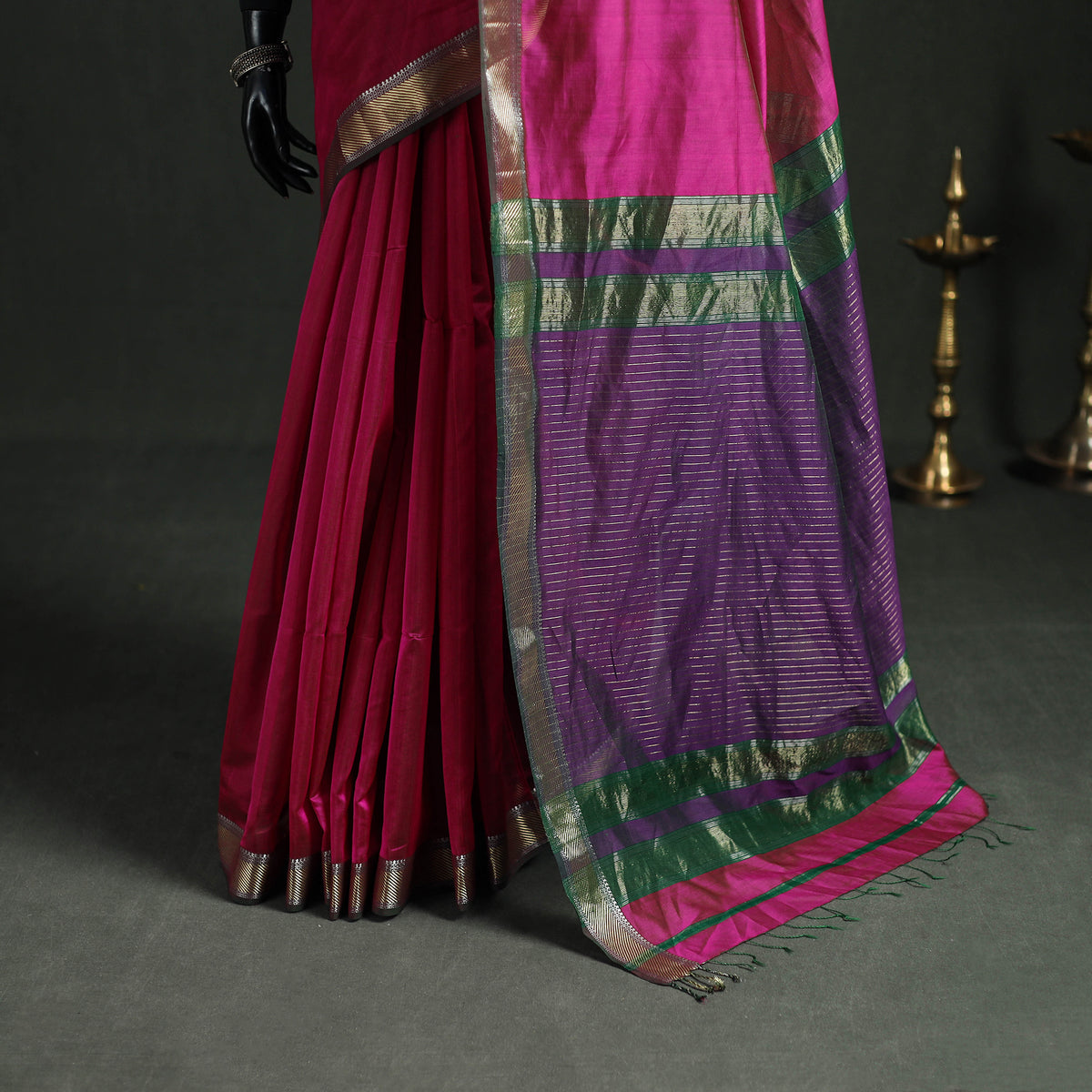 Handloom Zari Border Maheshwari Silk Saree 15