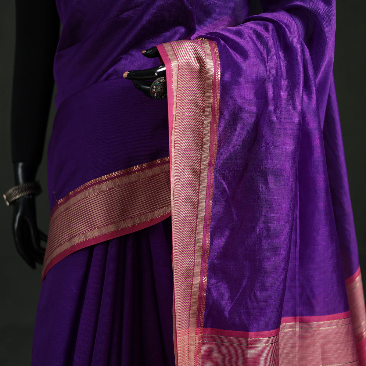 Handloom Zari Border Maheshwari Silk Saree 16