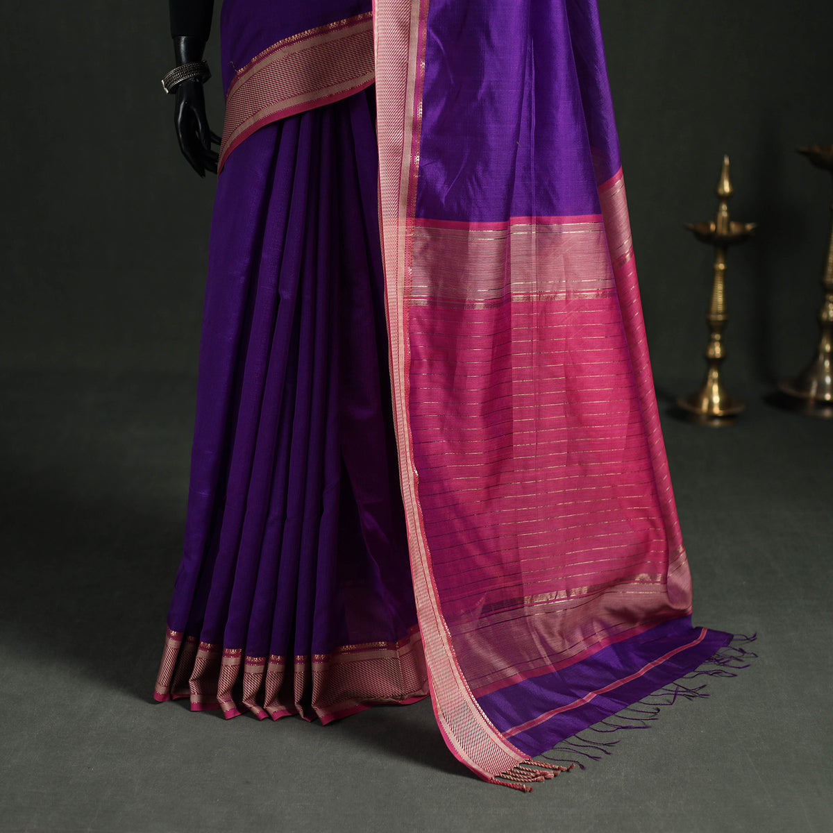 Handloom Zari Border Maheshwari Silk Saree 16