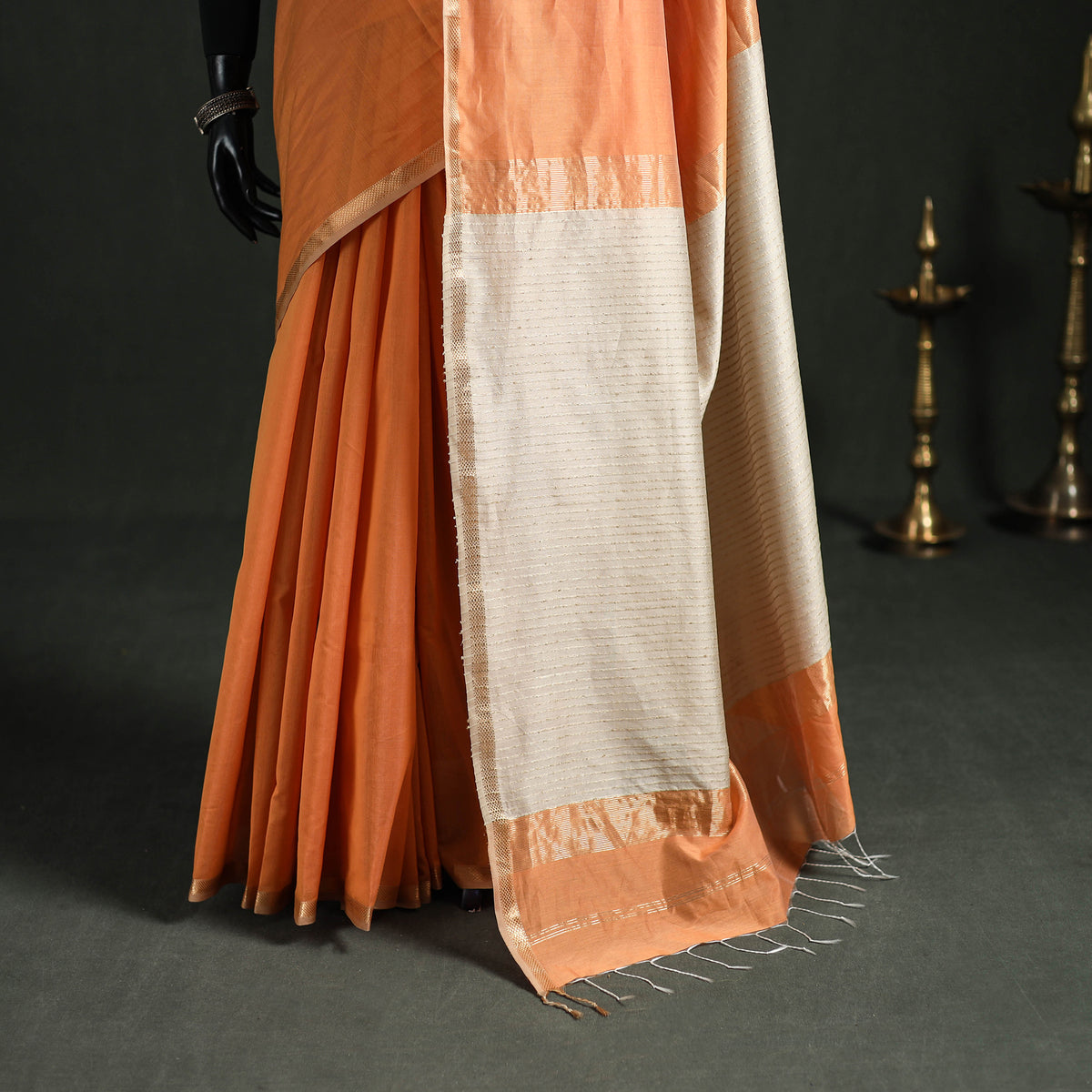 Handloom Kosa Pallu Maheshwari Silk Saree 23