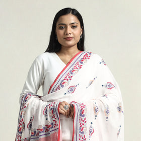  Bolpur Kantha Embroidery Cotton Handloom Dupatta with Tassels Online at iTokri.com