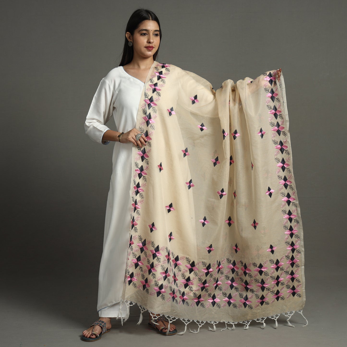 phulkari embroidery dupatta