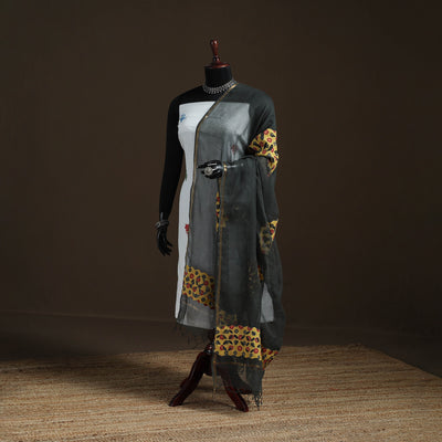 Kota Doria Cotton Barmer Applique Work Dupatta with Zari Border 02