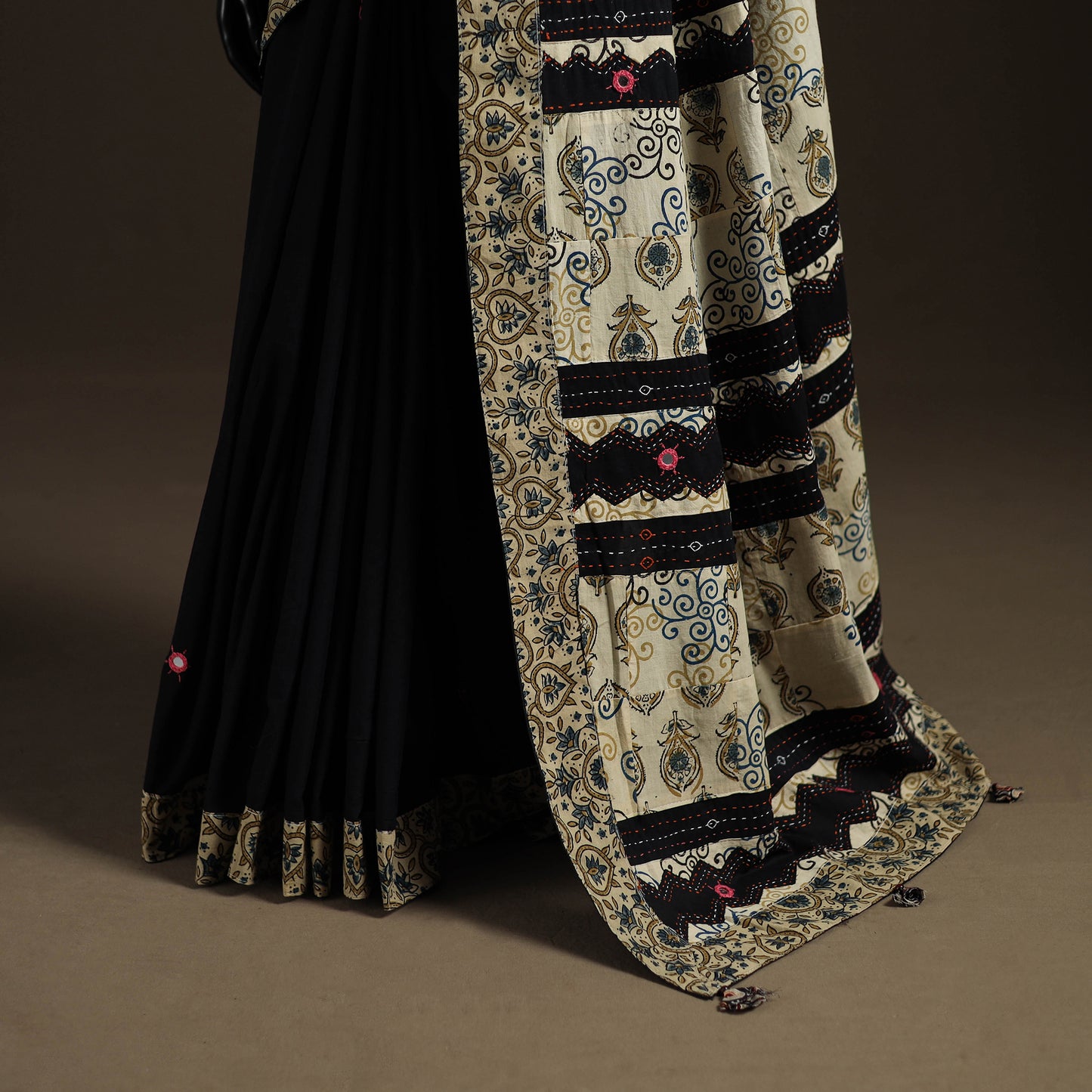 Ajrakh Hand Block Print Tagai & Mirror Patchwork Pure Mul Cotton Saree 02