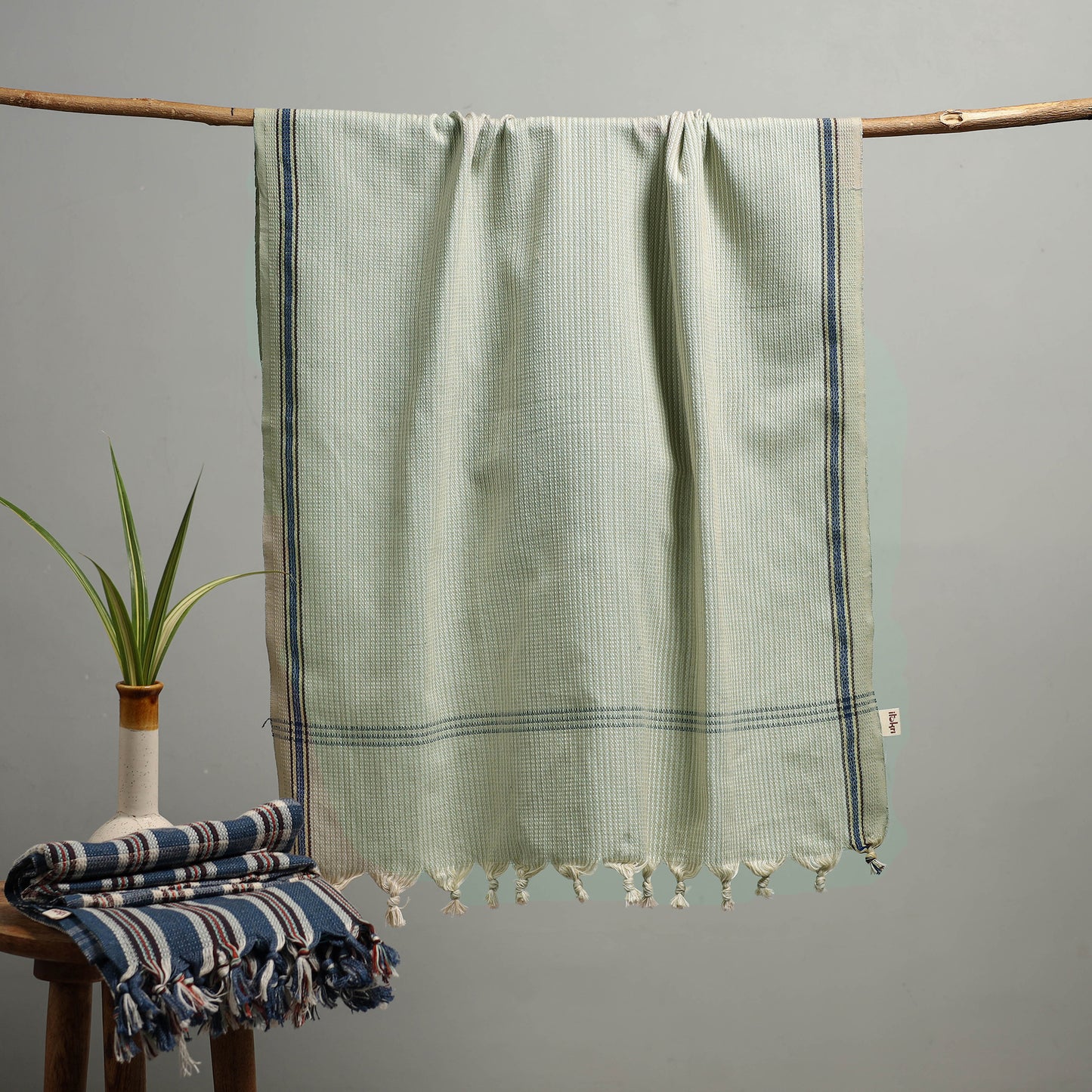 Handloom Fine Cotton Checks Bath Towel  52
