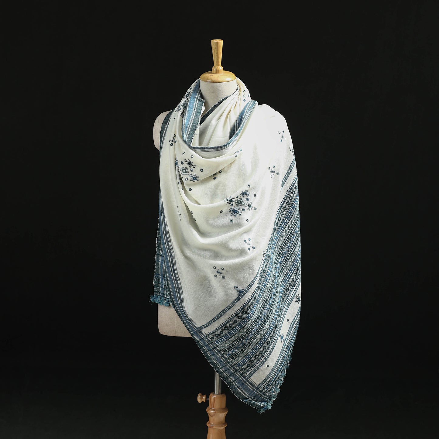 Kutch Handwoven Mirror Work Chomuk Buta Acrylic Wool Shawl 01