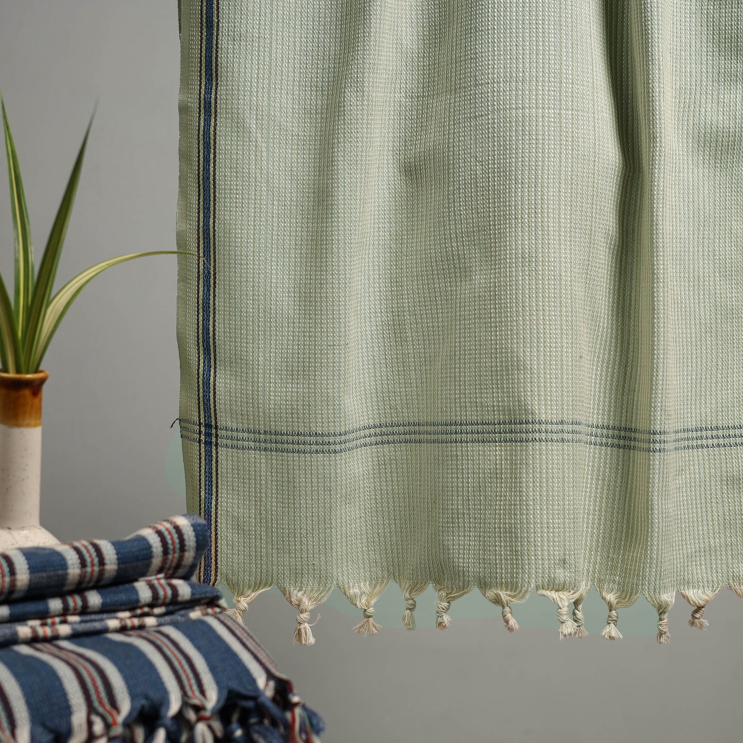 Handloom Fine Cotton Checks Bath Towel  52