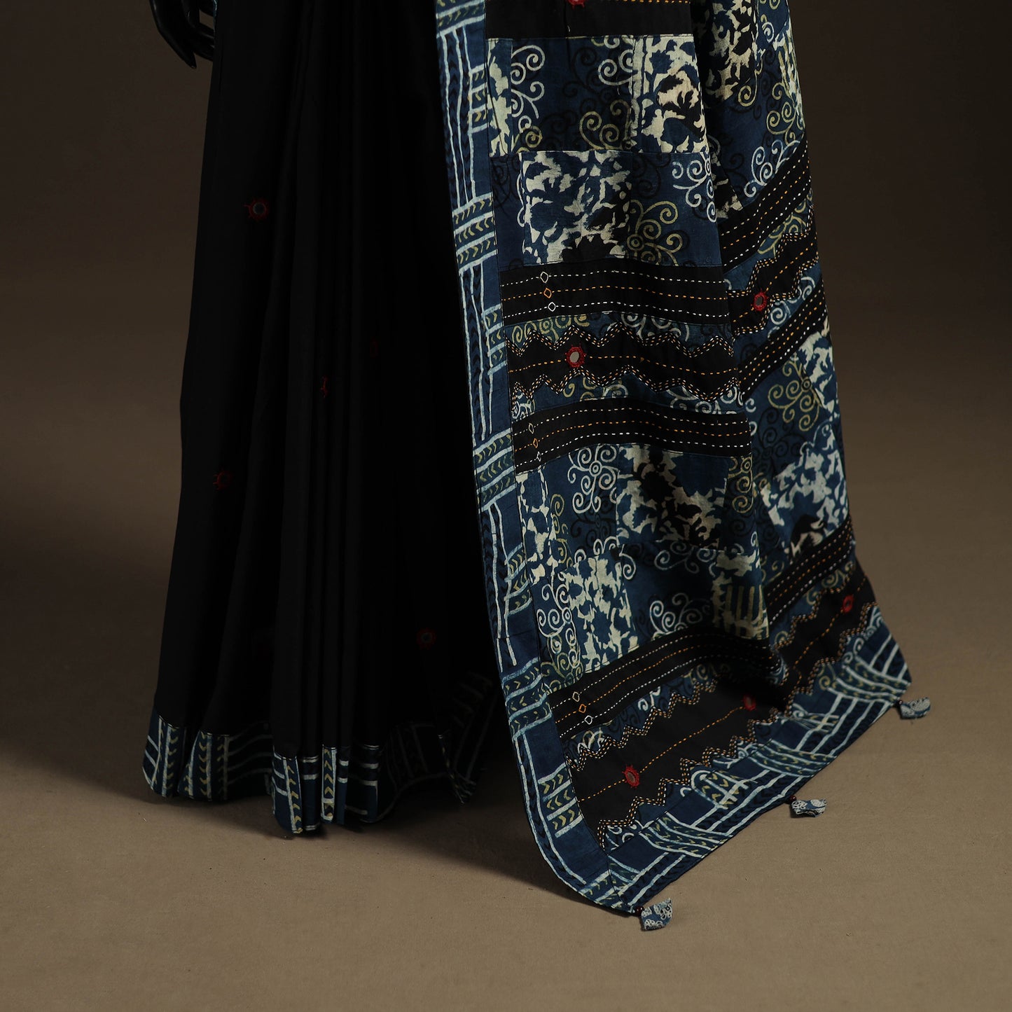 Ajrakh Hand Block Print Tagai & Mirror Patchwork Pure Mul Cotton Saree 16