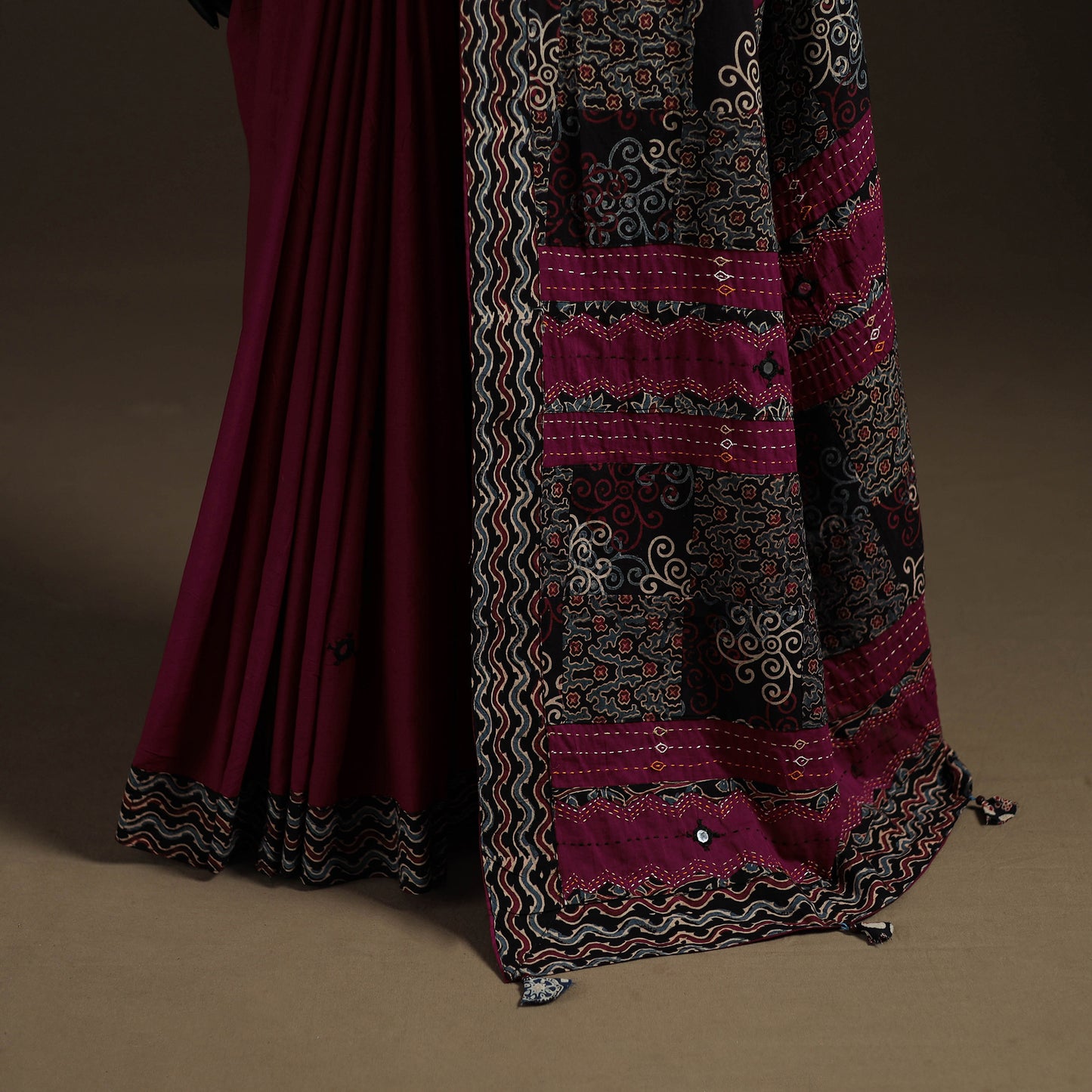 Ajrakh Hand Block Print Tagai & Mirror Patchwork Pure Mul Cotton Saree 20