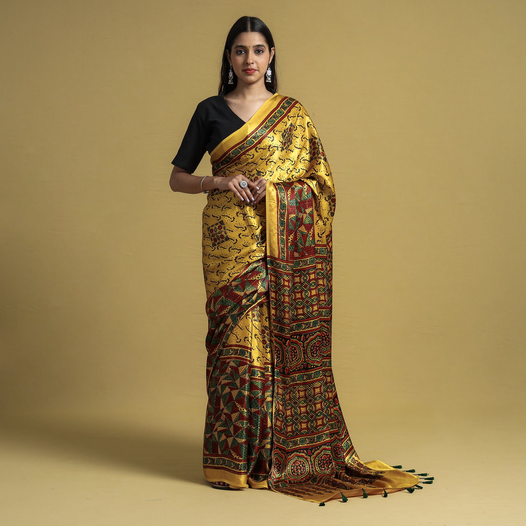 Buy Lucknow Chikankari Hand Embroidery Terivoile Cotton Saree Online at  iTokri.com by MEHARKI CHIKAN l iTokri आई.टोकरी