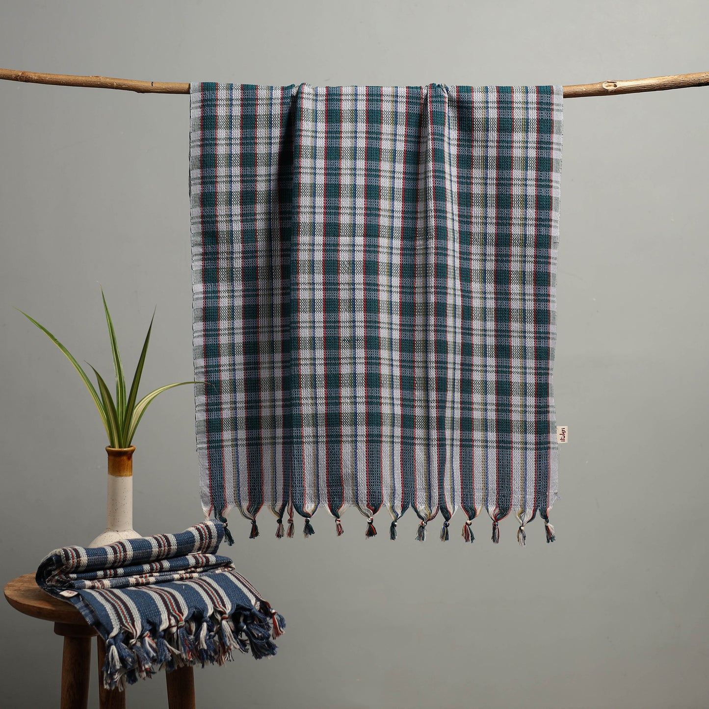 Handloom Fine Cotton Checks Bath Towel  100
