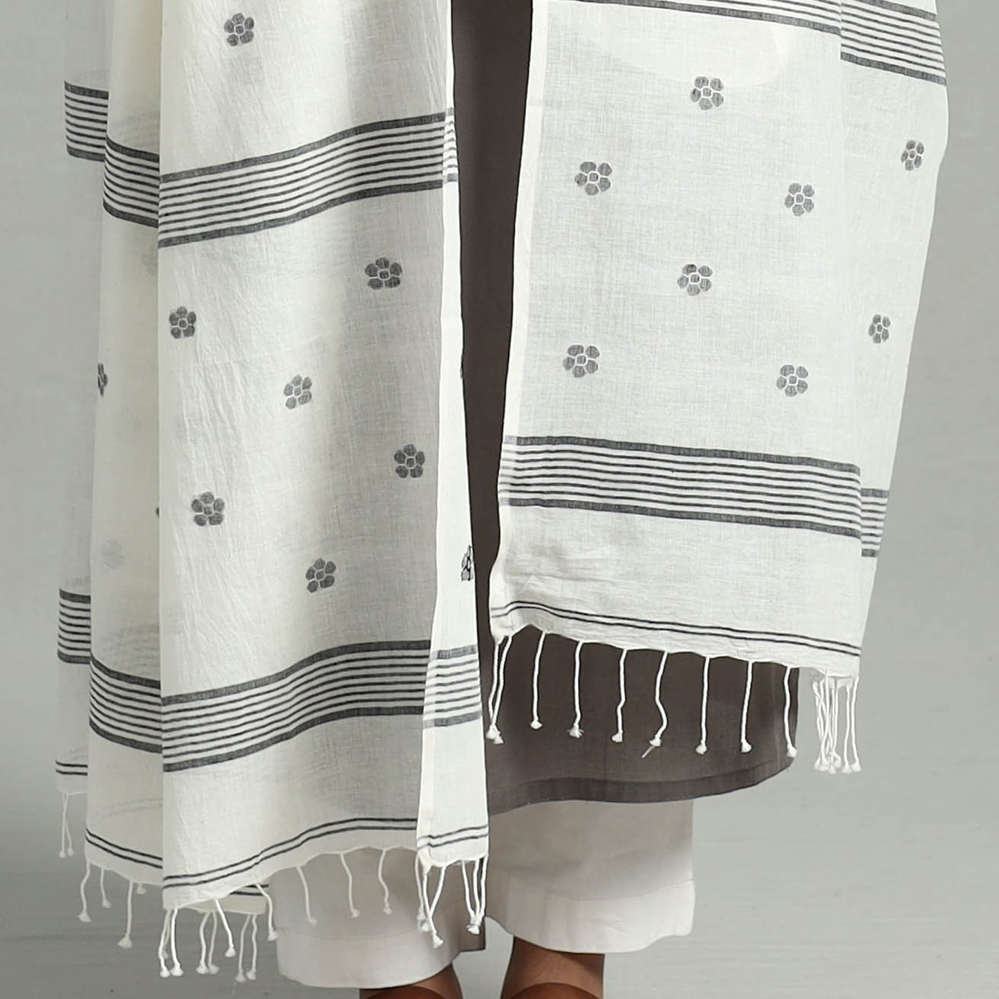 White - Handloom Cotton Burdwan Jamdani Dupatta 09