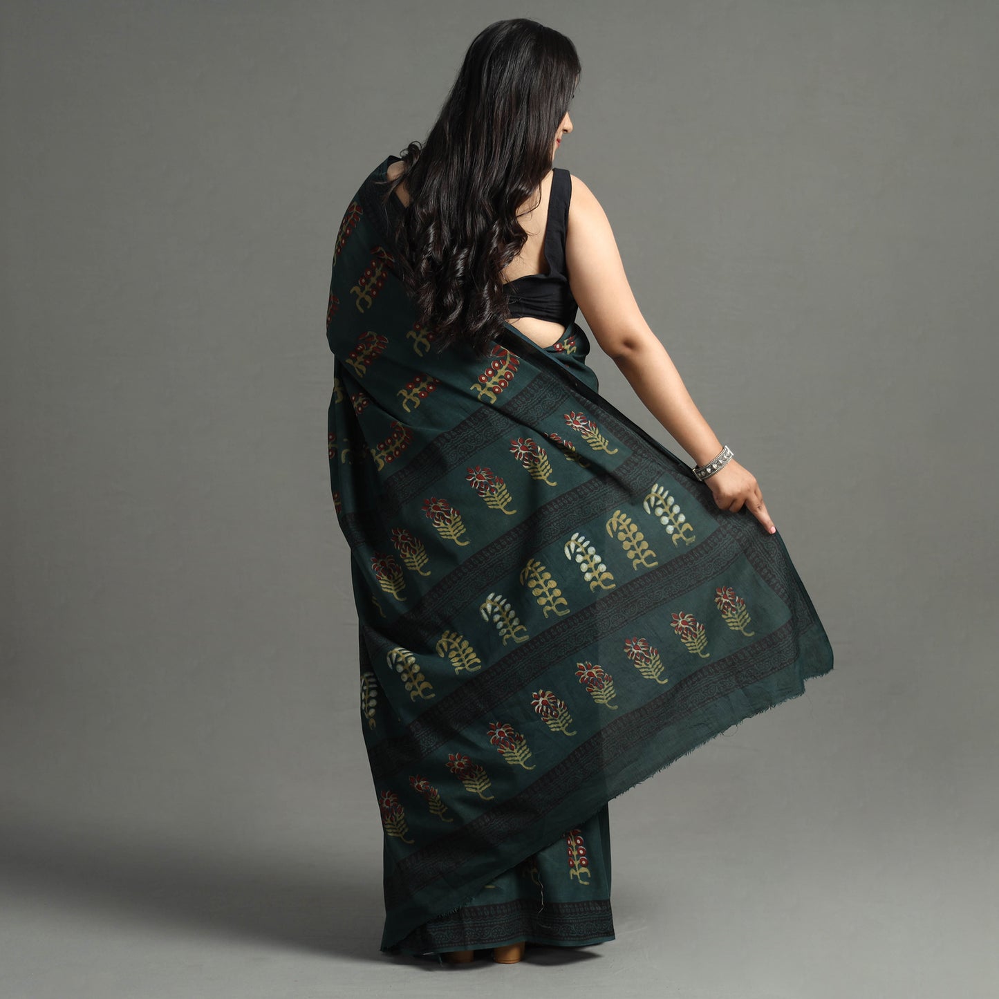 Green - Nandana Dabu Block Printed Mul Cotton Saree 03