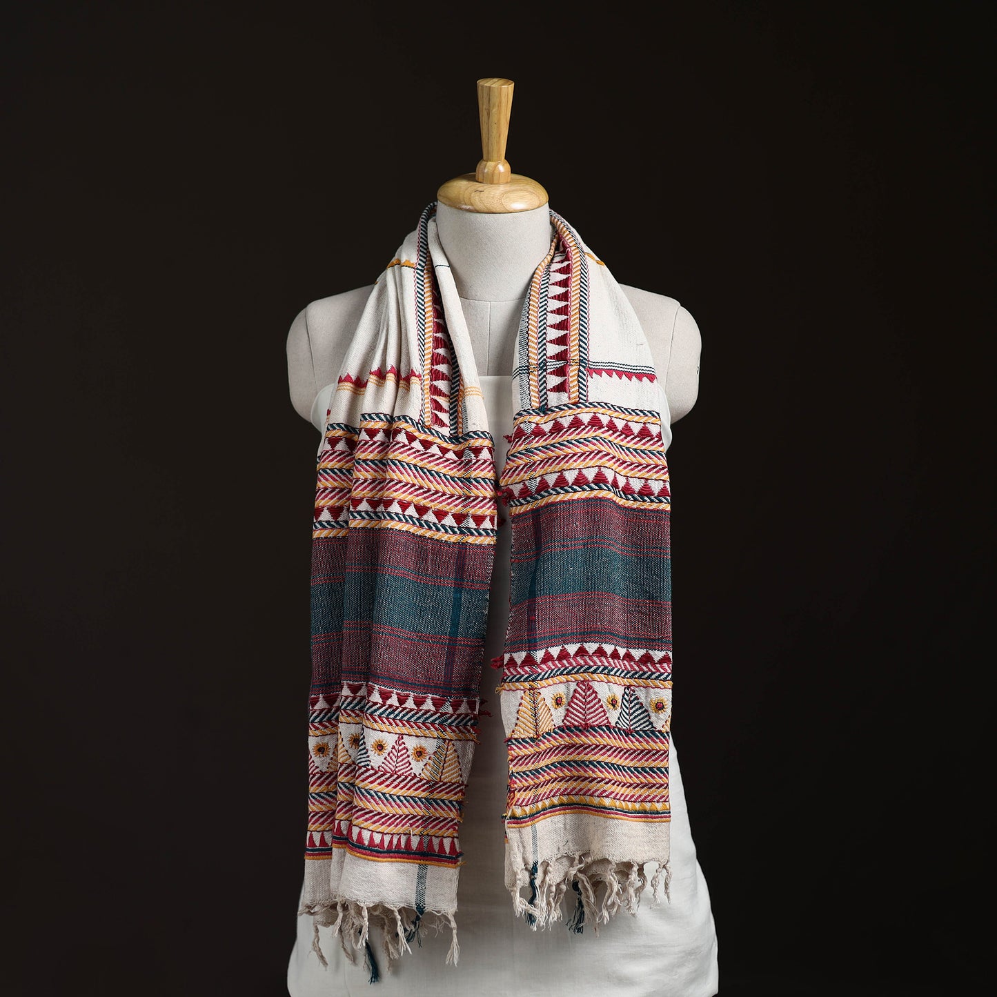Orissa Tribal Kapadaganda Hand Embroidered Pure Handwoven Cotton Stole 05