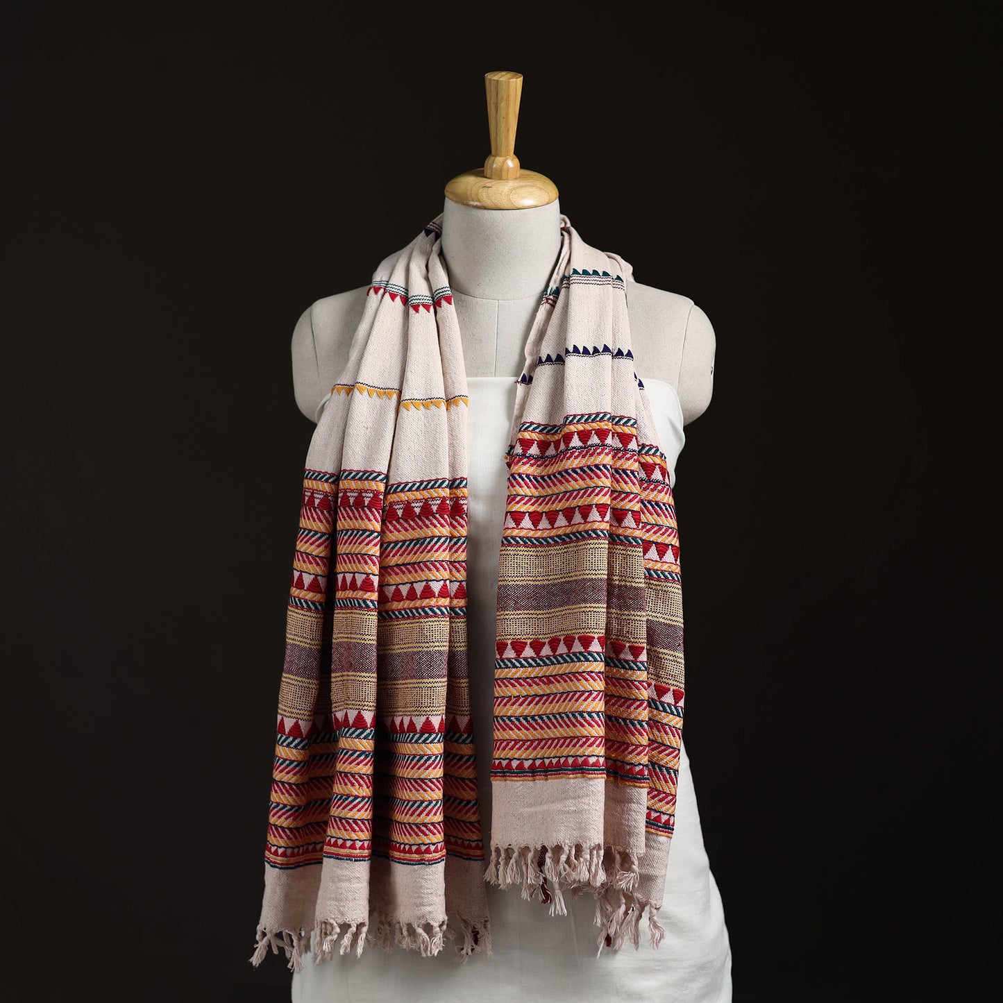 Orissa Tribal Kapadaganda Hand Embroidered Pure Handwoven Cotton Stole 01