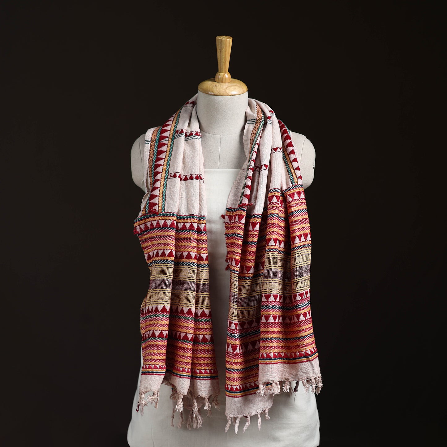 Orissa Tribal Kapadaganda Hand Embroidered Pure Handwoven Cotton Stole 02