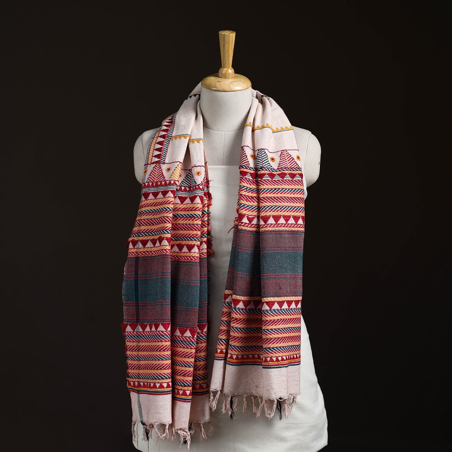 Orissa Tribal Kapadaganda Hand Embroidered Pure Handwoven Cotton Stole 03