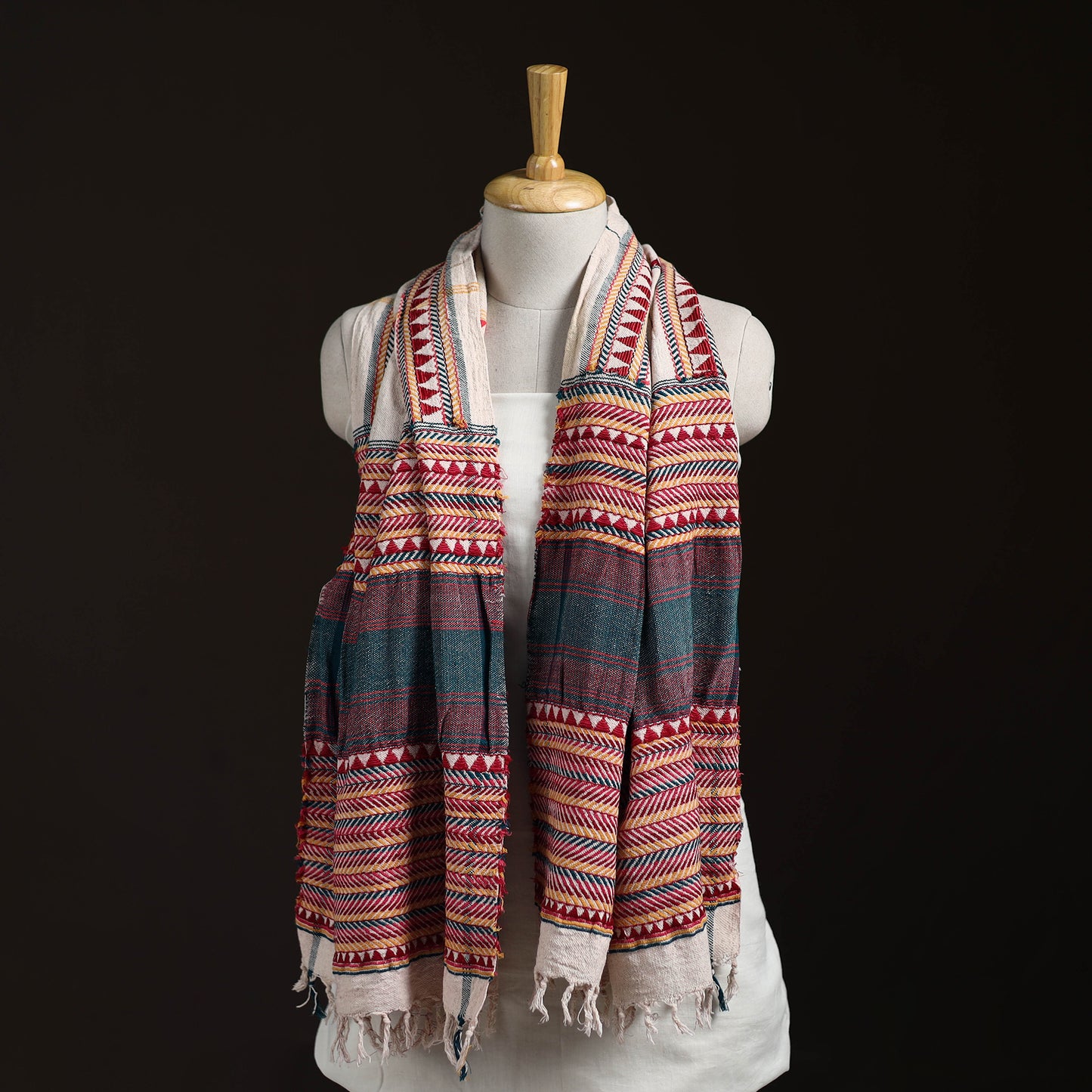 Orissa Tribal Kapadaganda Hand Embroidered Pure Handwoven Cotton Stole 04