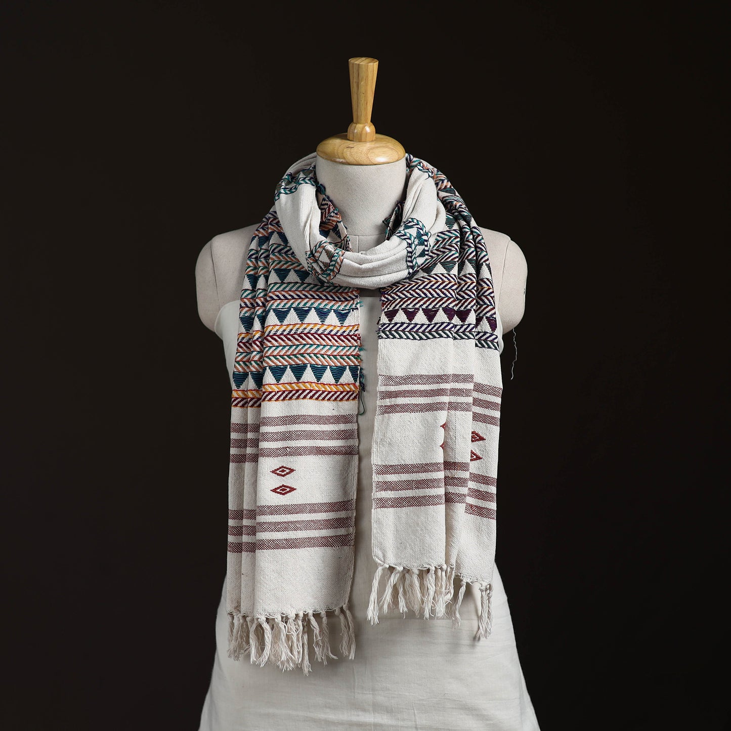 Orissa Tribal Kapadaganda Hand Embroidered Pure Handwoven Cotton Stole 10