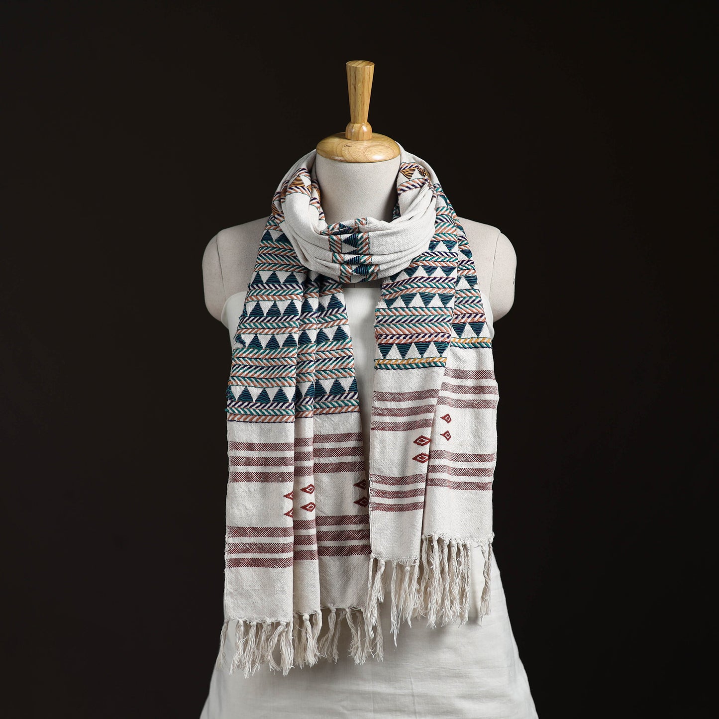 Orissa Tribal Kapadaganda Hand Embroidered Pure Handwoven Cotton Stole 13