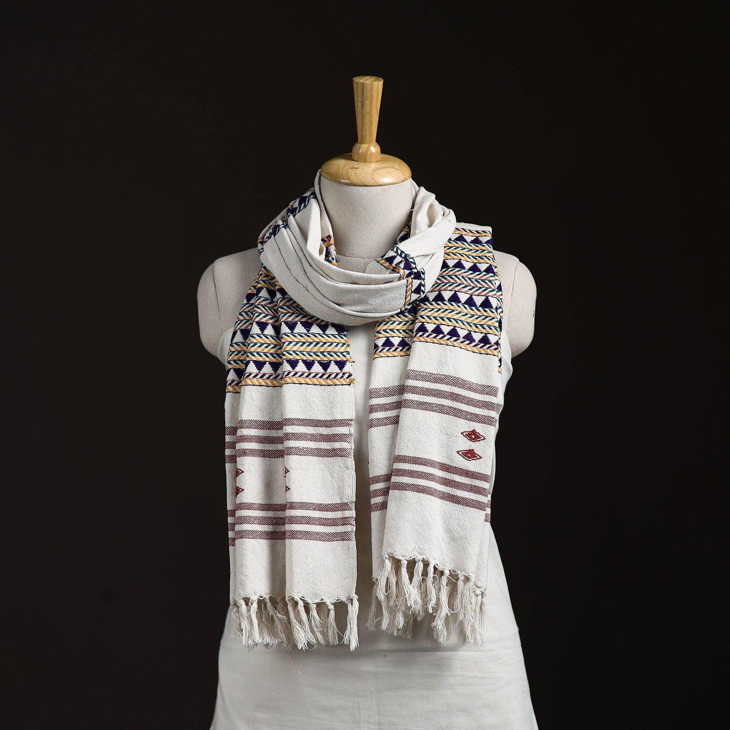Orissa Tribal Kapadaganda Hand Embroidered Pure Handwoven Cotton Stole 15
