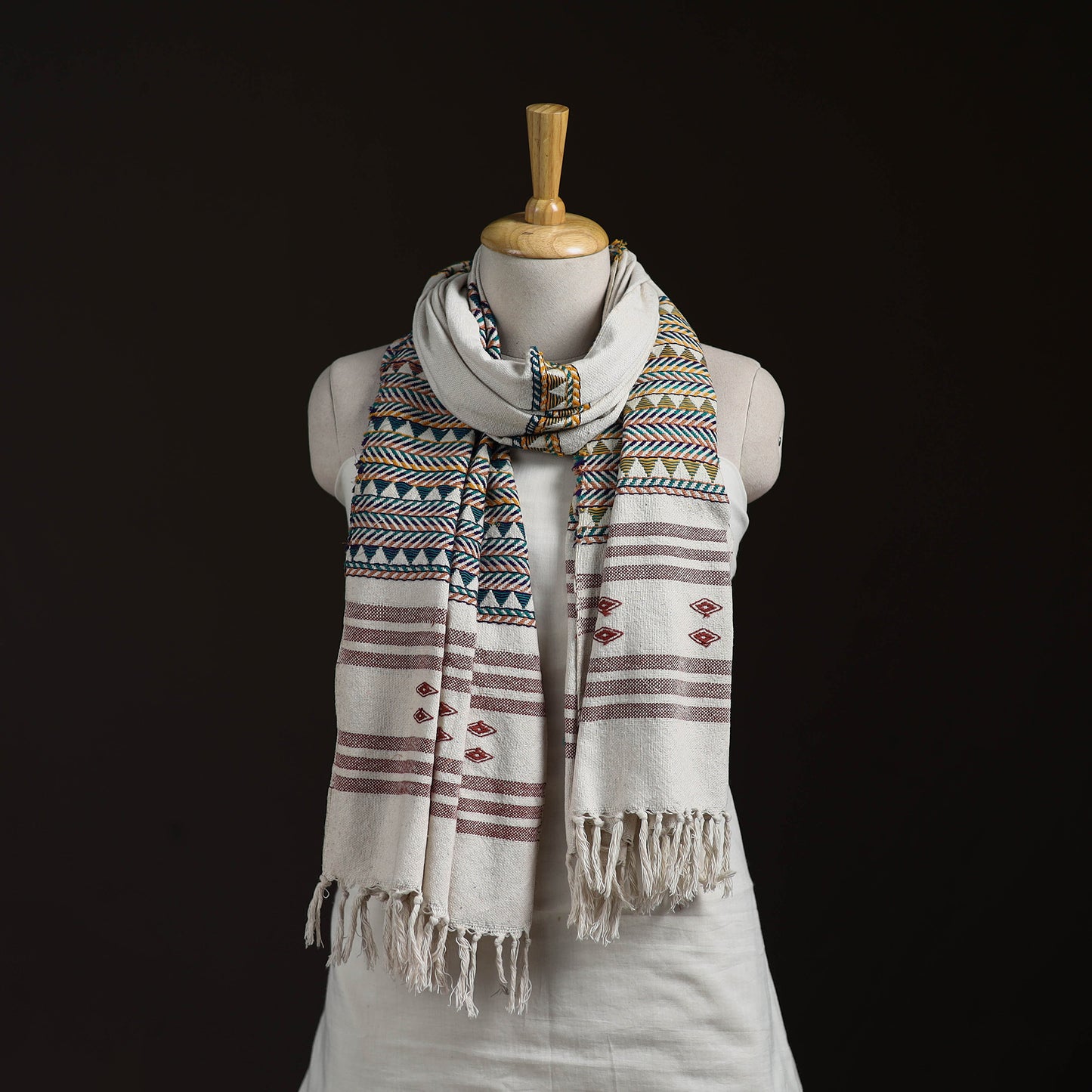 Orissa Tribal Kapadaganda Hand Embroidered Pure Handwoven Cotton Stole 17