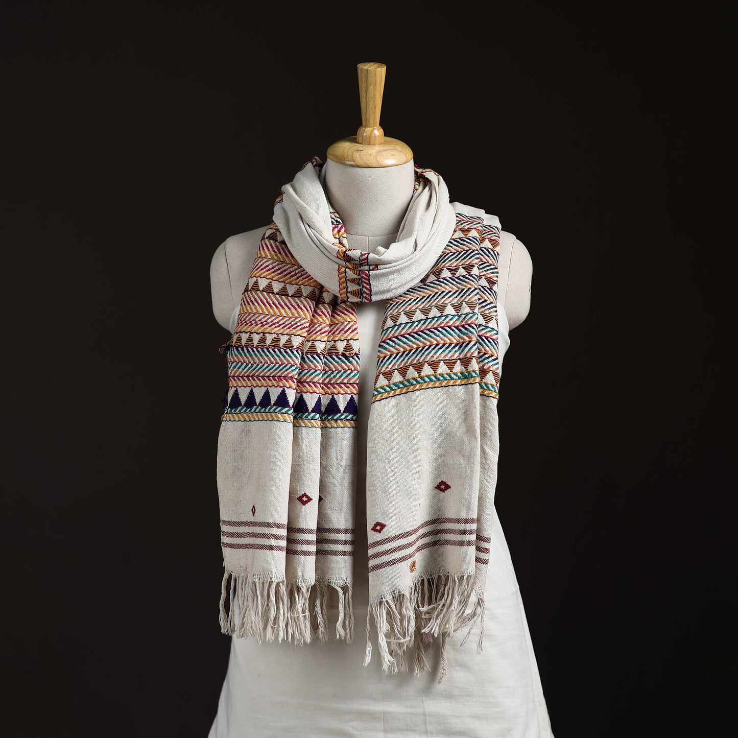 Orissa Tribal Kapadaganda Hand Embroidered Pure Handwoven Cotton Stole 18