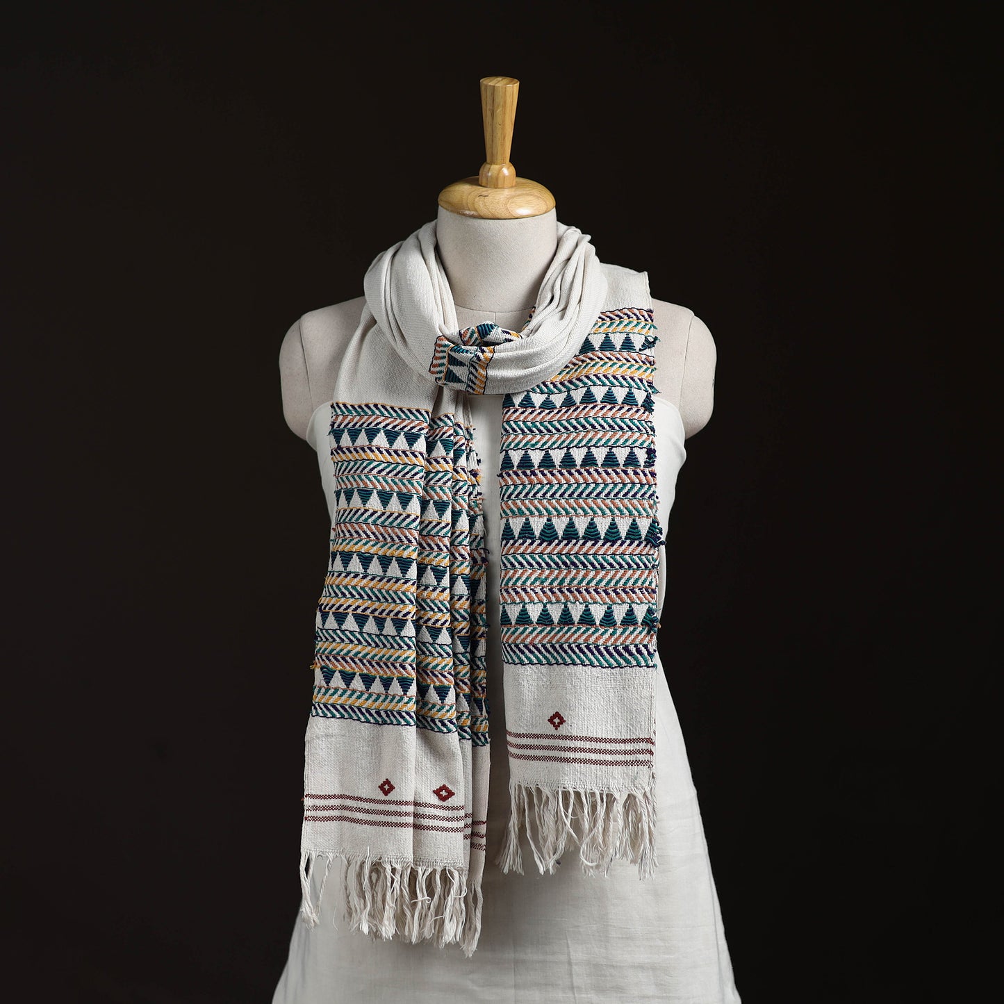 Orissa Tribal Kapadaganda Hand Embroidered Pure Handwoven Cotton Stole 21