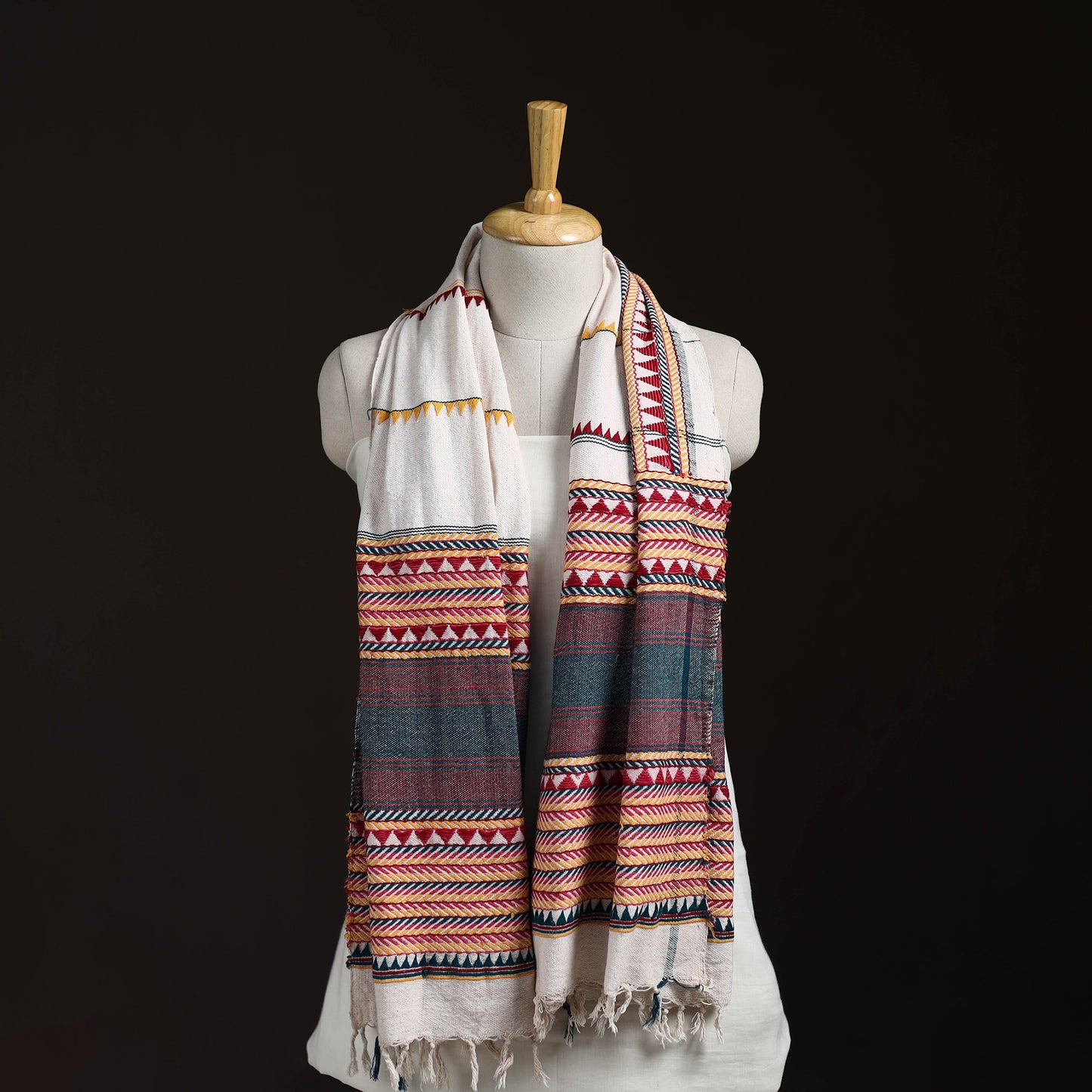 Orissa Tribal Kapadaganda Hand Embroidered Pure Handwoven Cotton Stole 23