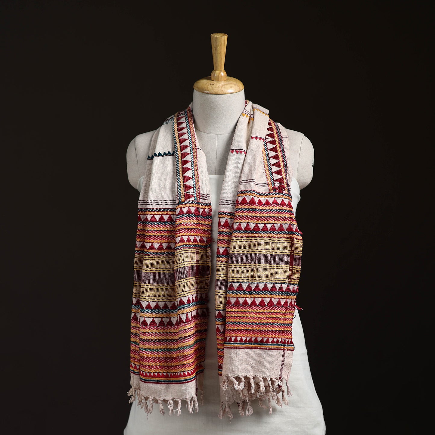 Orissa Tribal Kapadaganda Hand Embroidered Pure Handwoven Cotton Stole 26