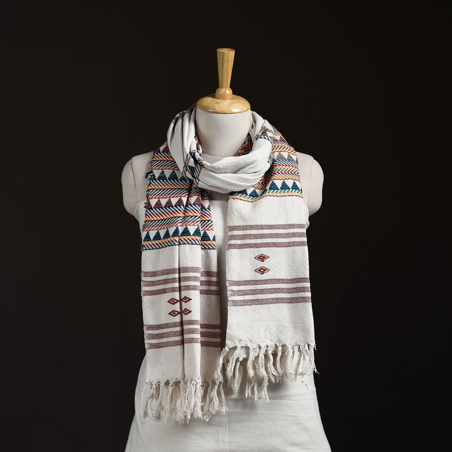 Orissa Tribal Kapadaganda Hand Embroidered Pure Handwoven Cotton Stole 27
