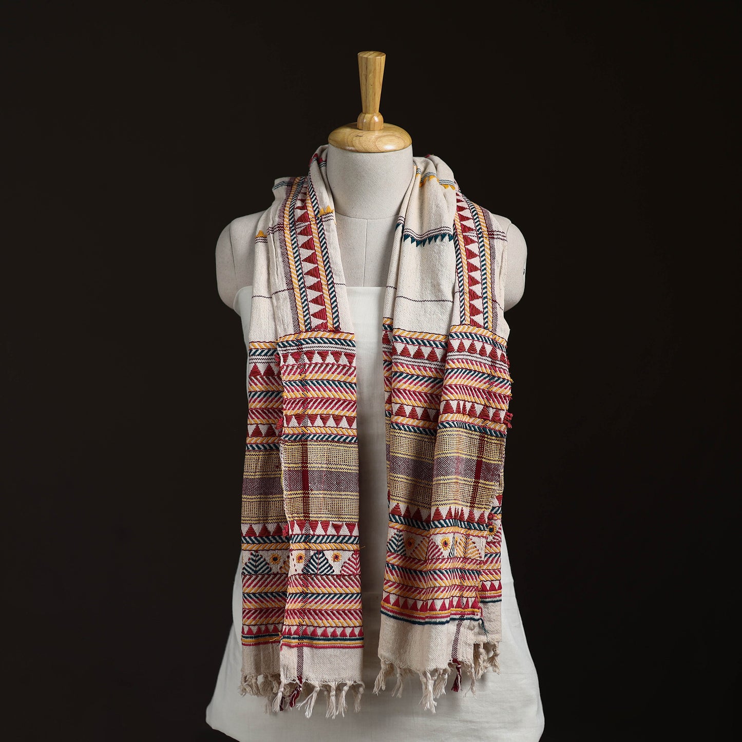 Orissa Tribal Kapadaganda Hand Embroidered Pure Handwoven Cotton Stole 30